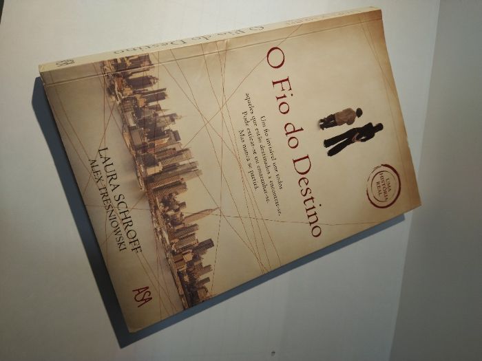 Livro "O fio do destino", LAURA SCHROFF
