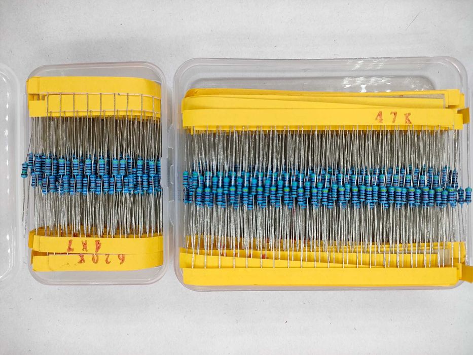 Наборы резисторов(1 Ом - 1 МОм) 300шт/600шт/820шт