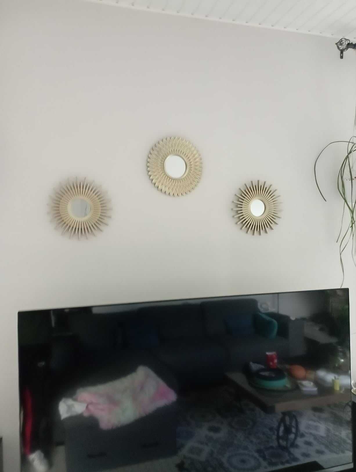 Dekoracja zestaw 3 luster w złotych ramkach do domu na ścianę