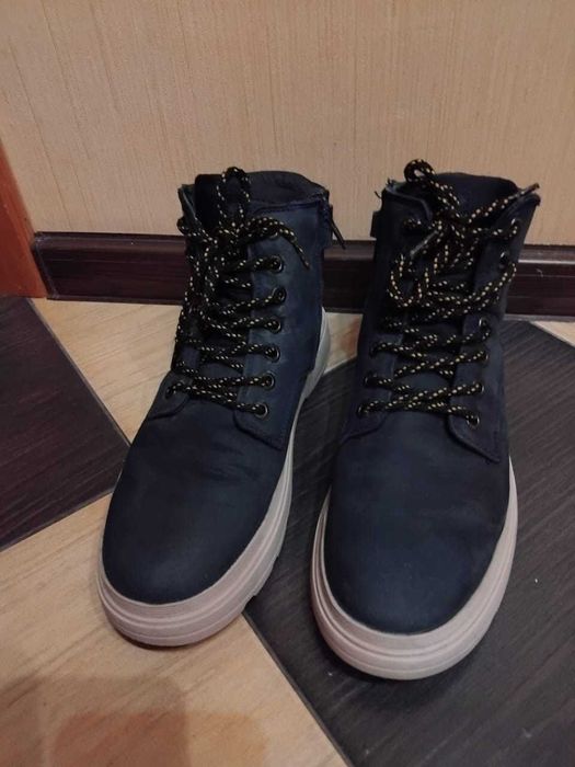 Взуття  ботинки 38 розміру Geox