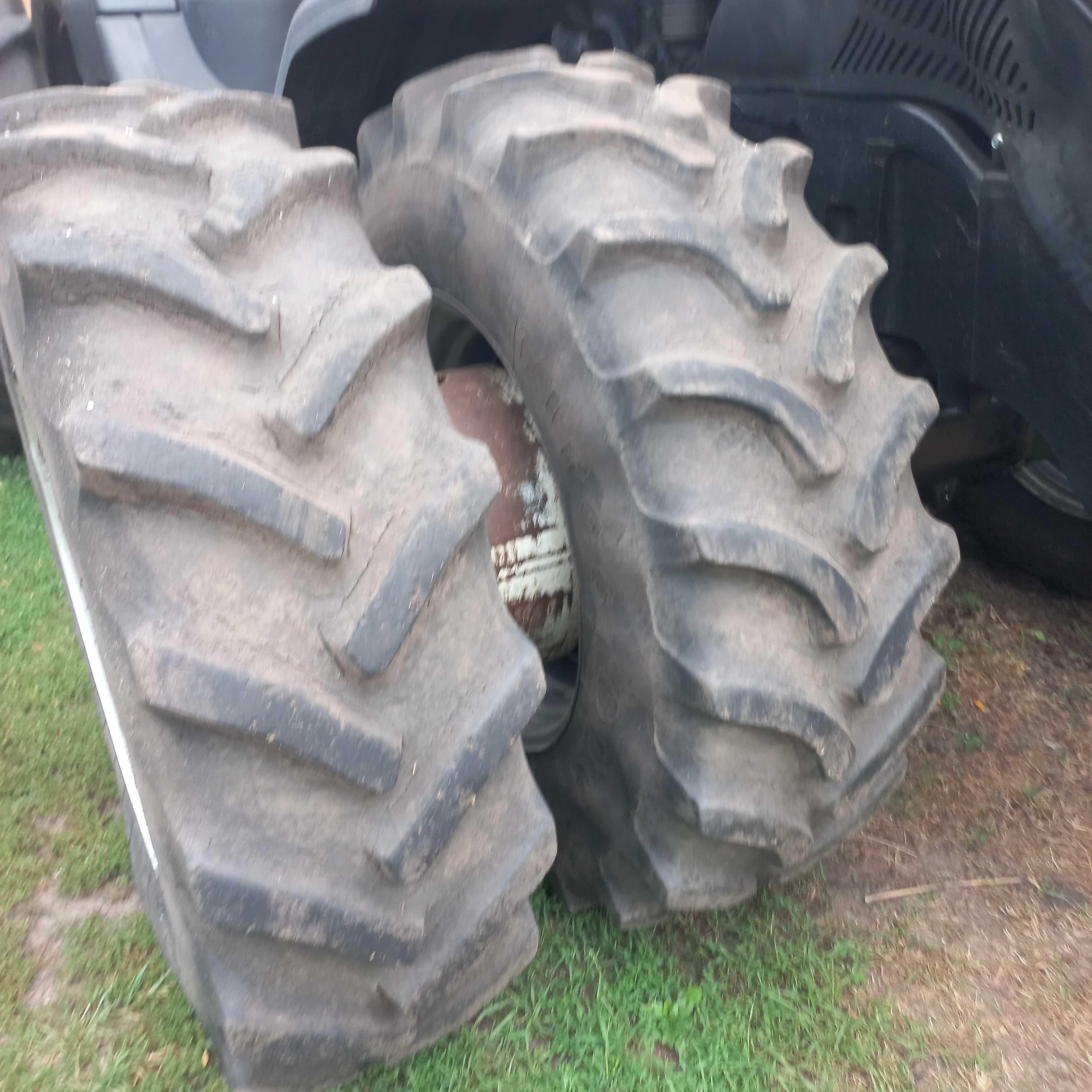 Шини -диски R-42 та R30 на трактор Case--New Holland