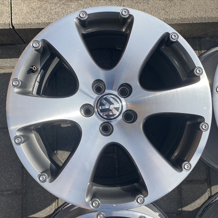 Felgi aluminiowe 6.5J 8J 17” VW Touran Cross 1T0 Sharan Passat B7 B8