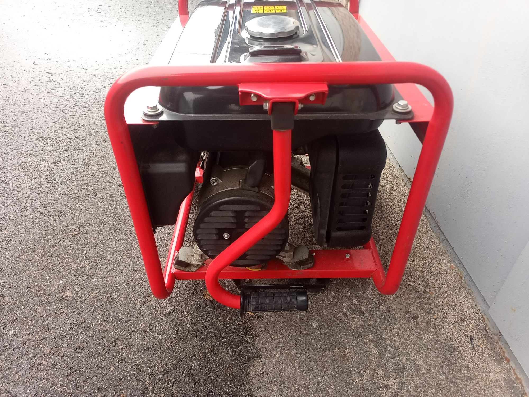 Бензиновий генератор Powermate EM3300