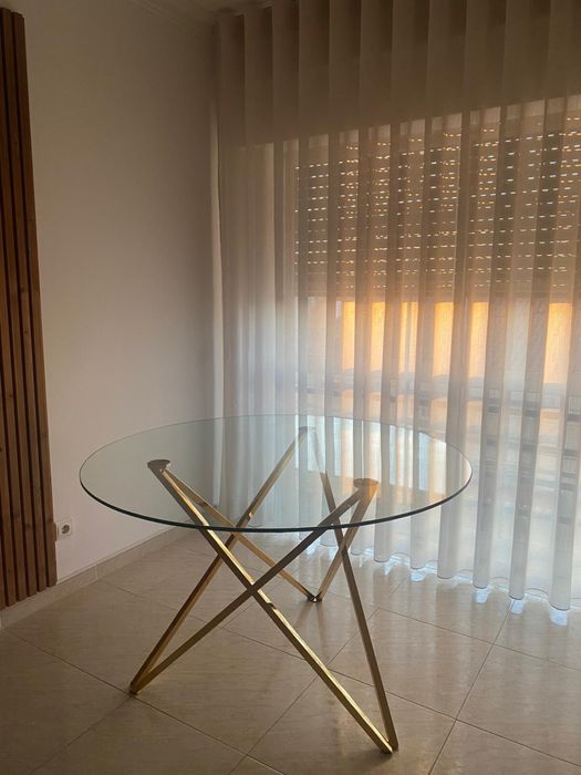 Mesa de jantar redonda vidro e metal dourado Octosólido