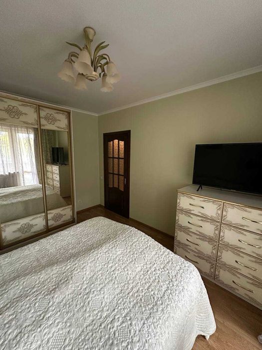 Продається 3-кімнатна квартира по вул. Івана-Павла ІІ, район каскад