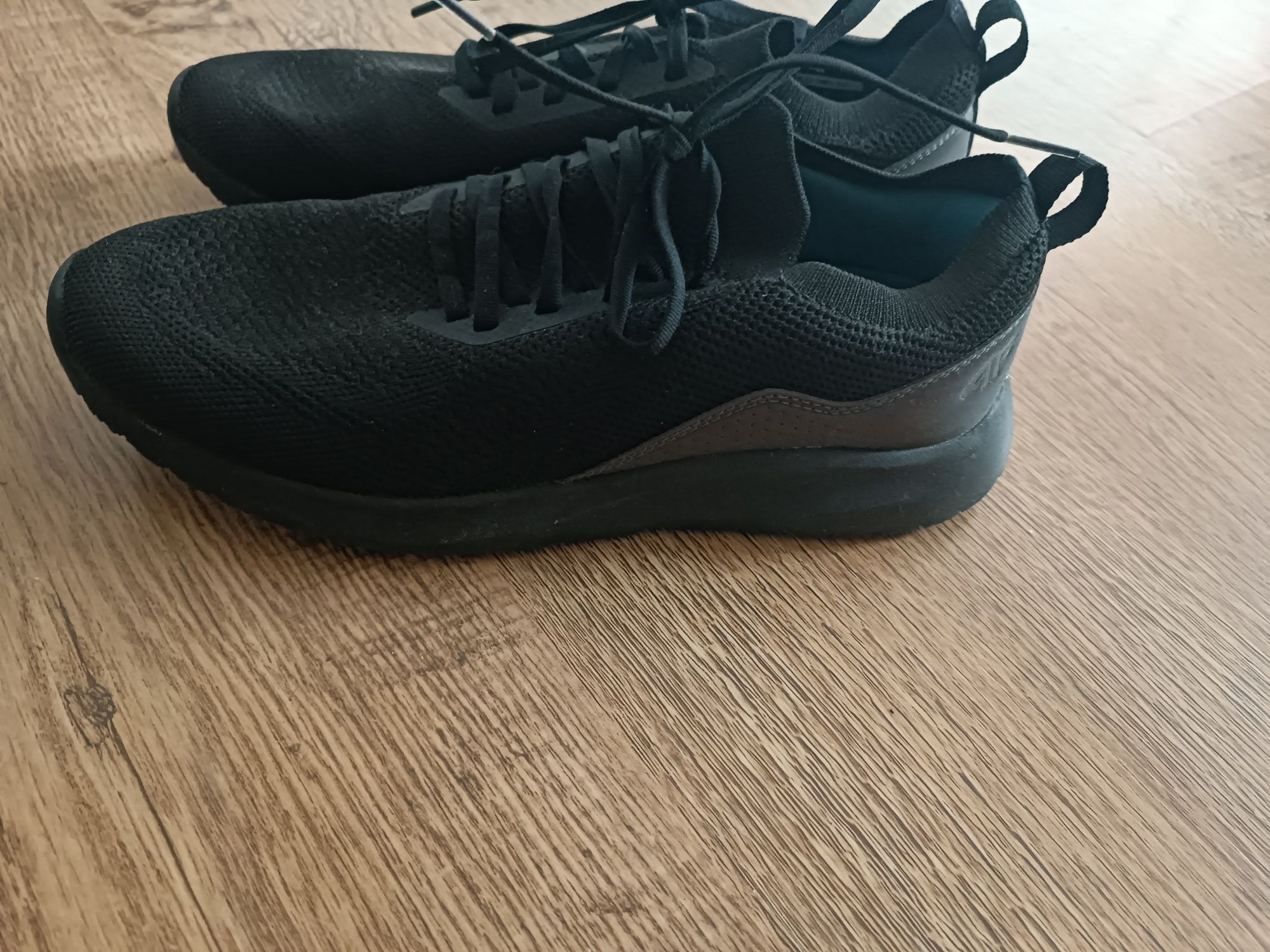 Buty sportowe firmy 4F