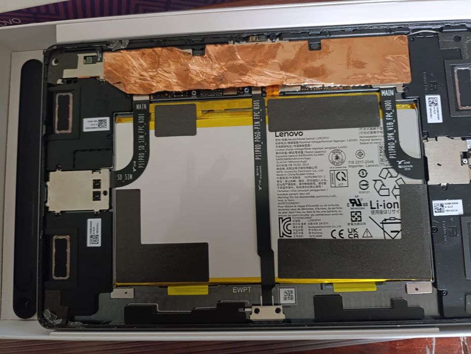 Планшет Lenovo Tab P11 Pro на запчастини або під відновлення.