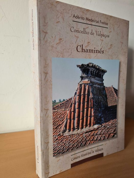 Livro "Concelho de Valpaços: Chaminés" de Adérito Medeiros Freitas