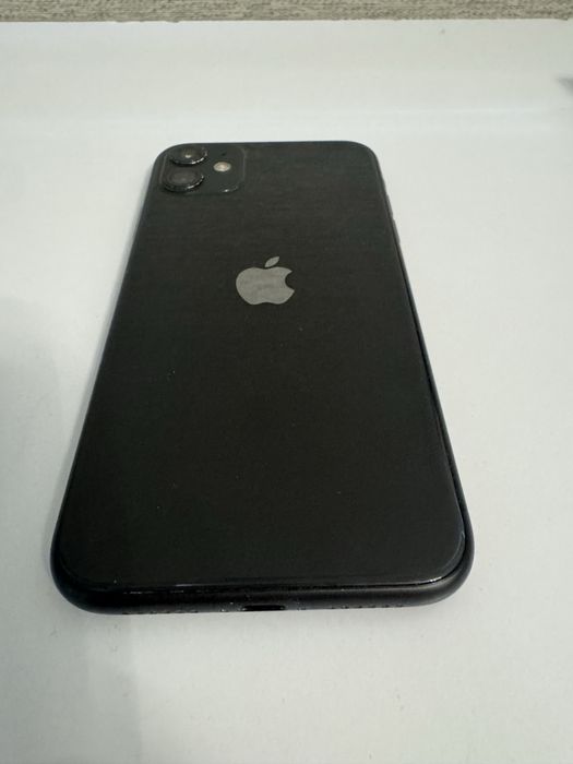 Продаю Iphone 11 з коробкою та чохлом
