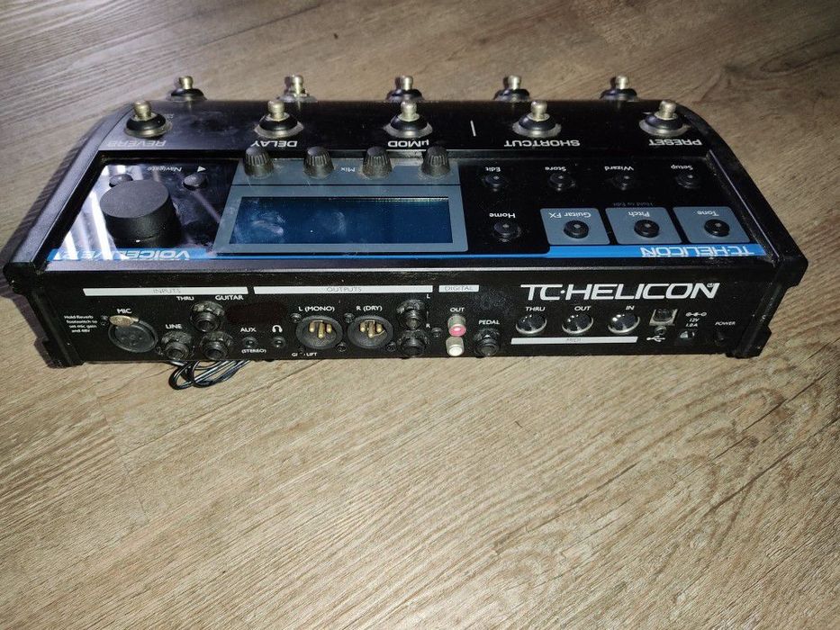 Процесор Ефектів TC-HELICON VOICE LIVE 2!