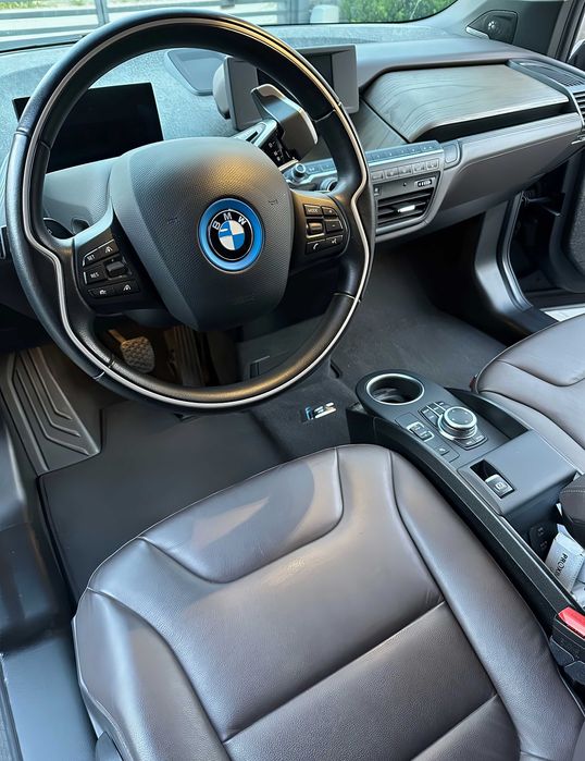 BMW i3      2022