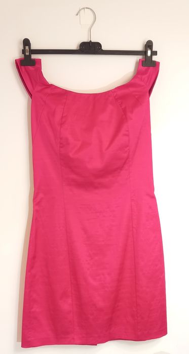 Vestido curto fúcsia, tam S, decote em barco, marca Rafthi