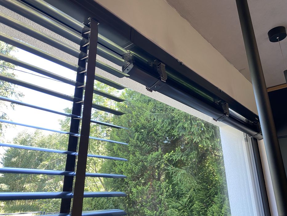 Żaluzja aluminiowa 50 mm   2 szt. x 1422x1100mm,