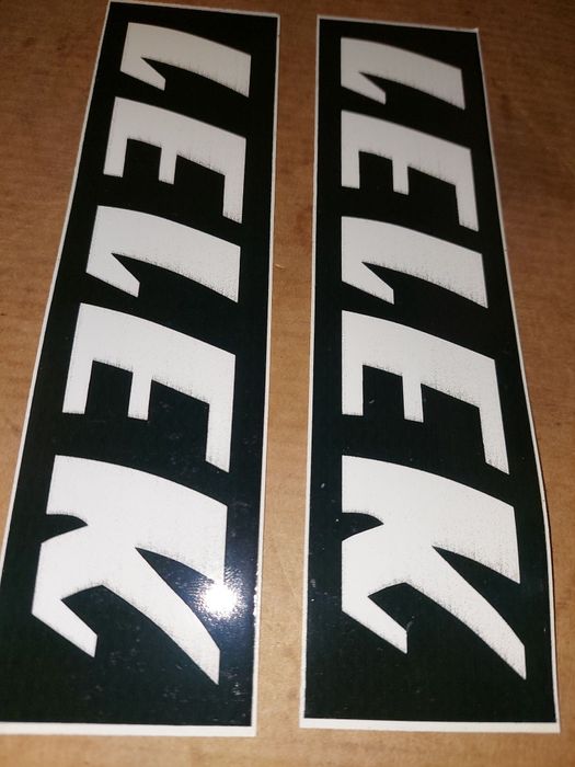 Zestaw 2sz naklejki na boczki oslony wsk125 LELEK