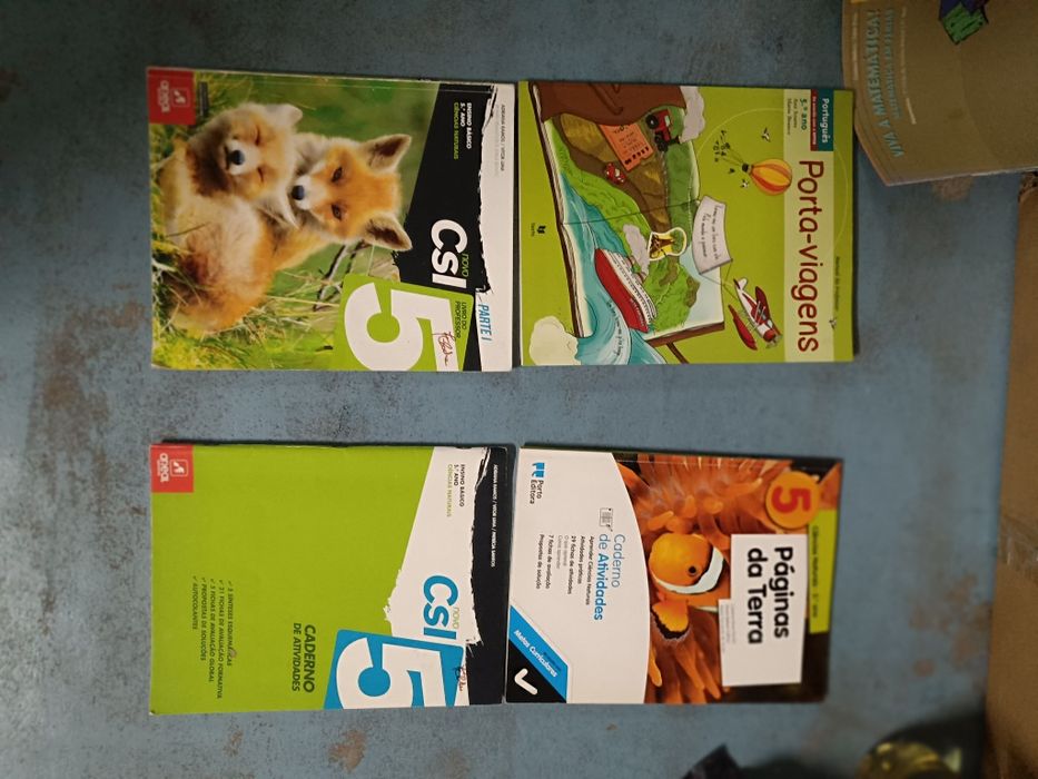 Livros escolares novos e CDs