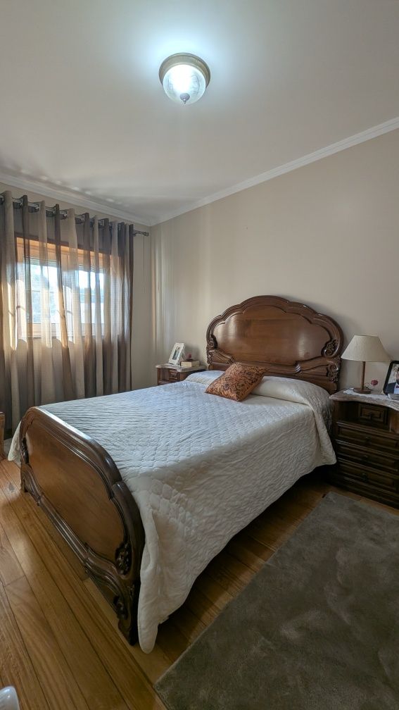 Quarto de Casal Completo em Madeira com Pedra de Granito