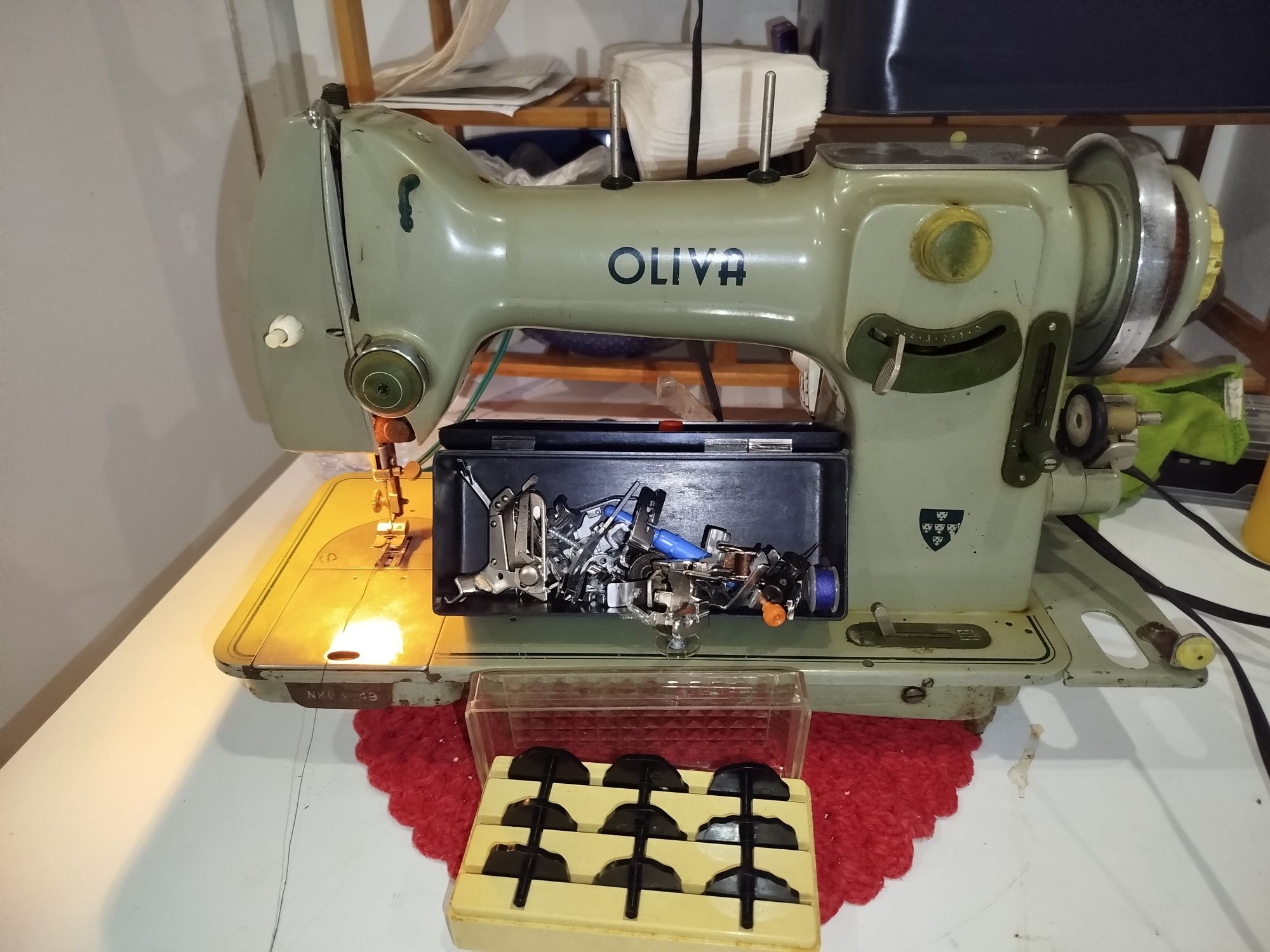 Máquina de costura oliva cl50 com mala de transporte