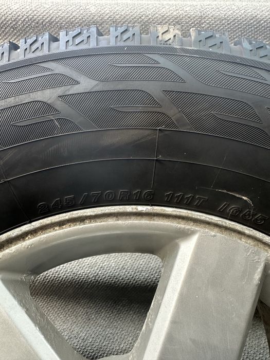 Продам резину Yokohama IceGuard 245/70/16