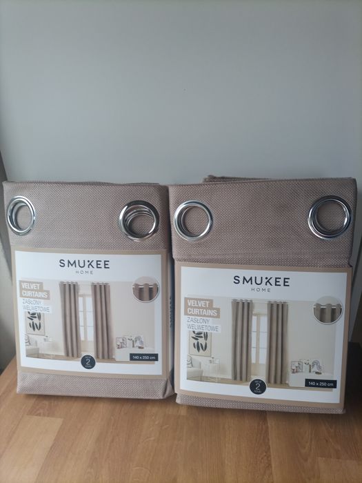 4 zasłony welwetowe na kółkach przelotkach Smukee 4x zasłona beżowa