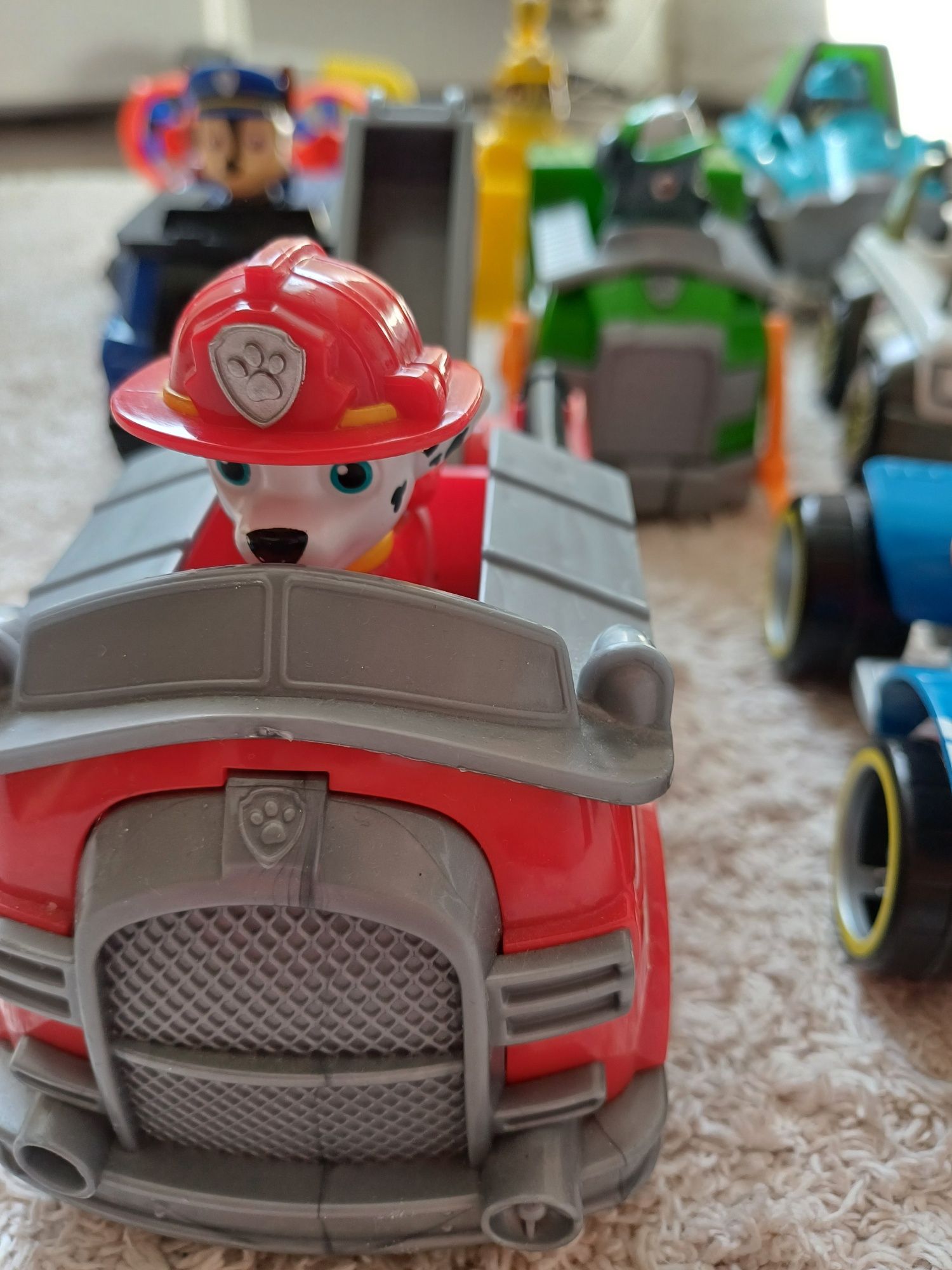 Sprzedam Paw Patrol - zestaw pojazdów Psi Patrol (10 pojazdów + 9 figu