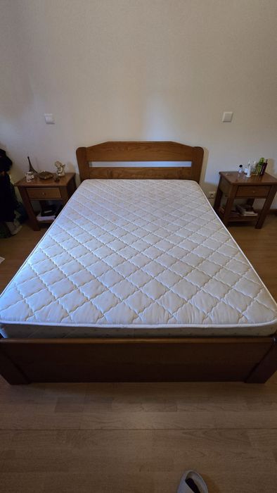 Quarto com secretária