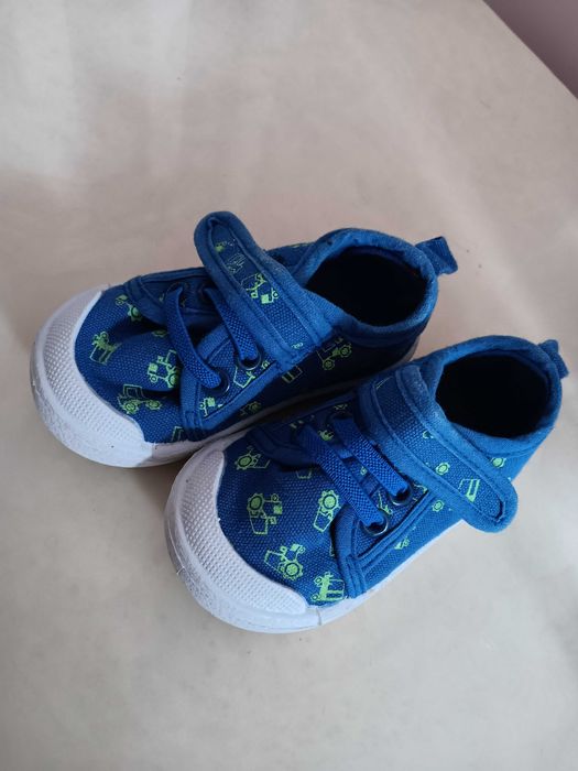 Продам взуття для хлопчика