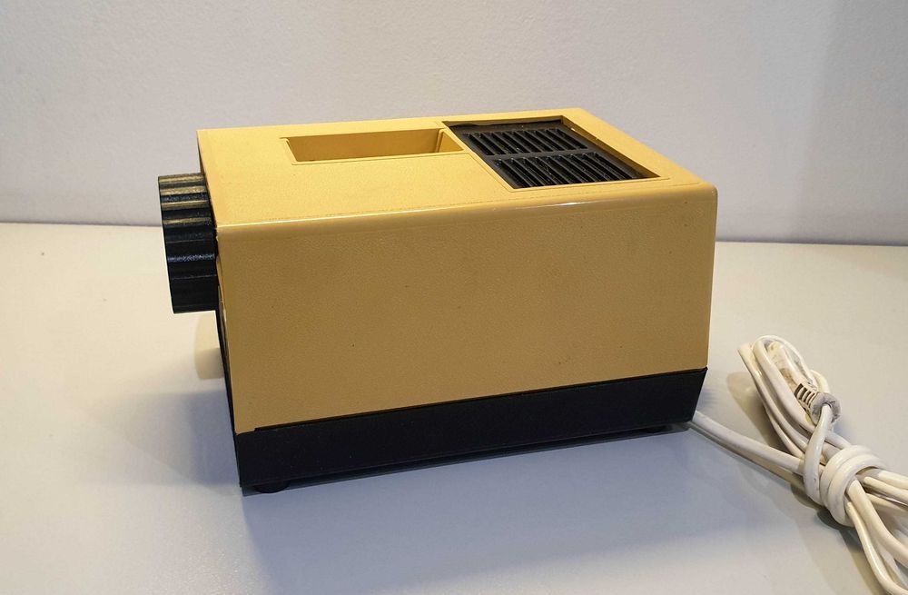 Projektor rzutnik ANIA PRL ŁZK Żółty Piaskowy Pudełko Papiery