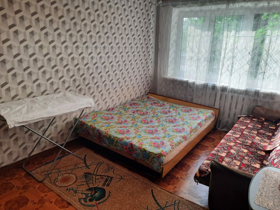 Сдам 1-ком. однокомнатную. Каменское. Черёмушки. Два дивана.