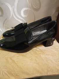 Нові жіночі лаковані туфлі, розмір 38