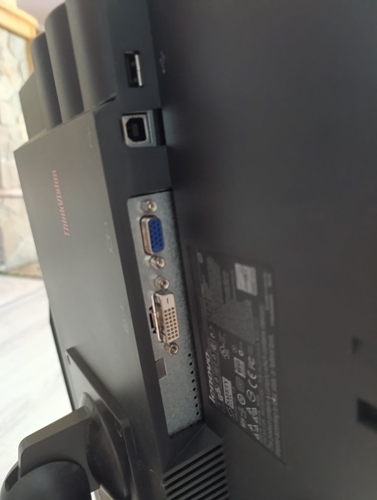 Монитор Lenovo ThinkVision L2440pwC