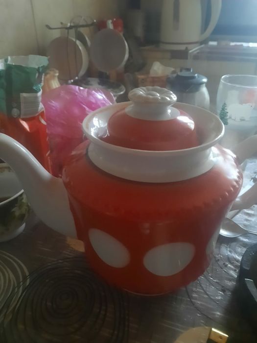 Чайник в горохи великий