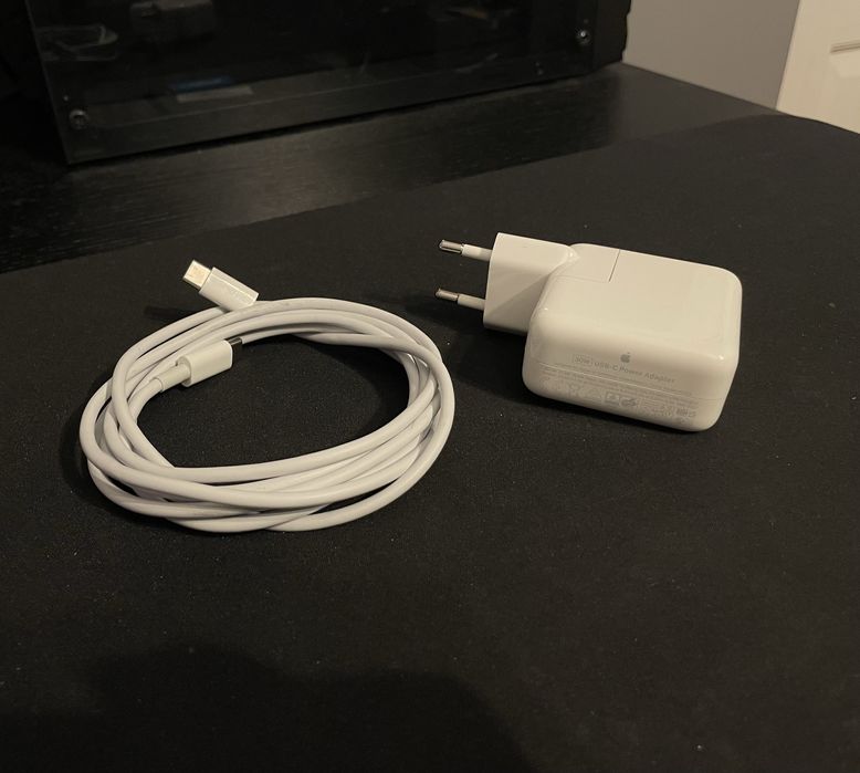 MacBook Air M1 8gb RAM 256gb pamięci