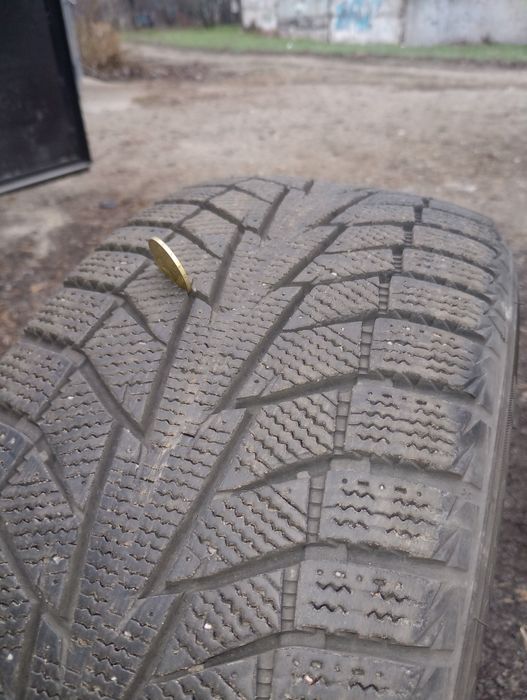 Продам зимние шины размер 205/55/R16