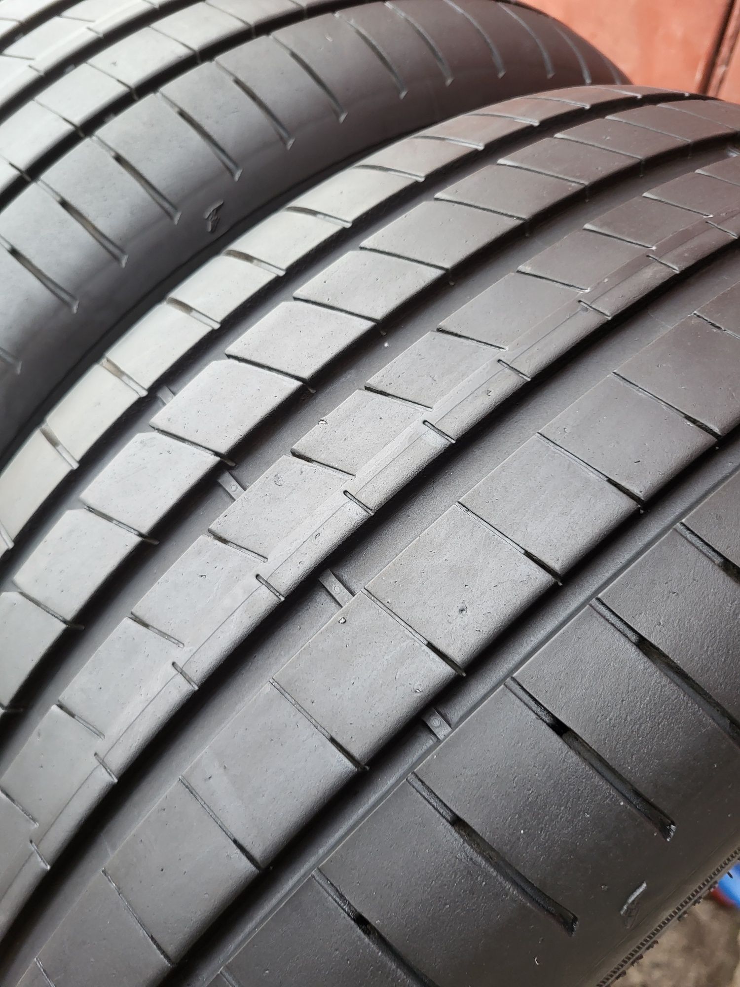225/45/17 R17 GoodYear EAGLE F1 2шт ціна за 1шт шини
