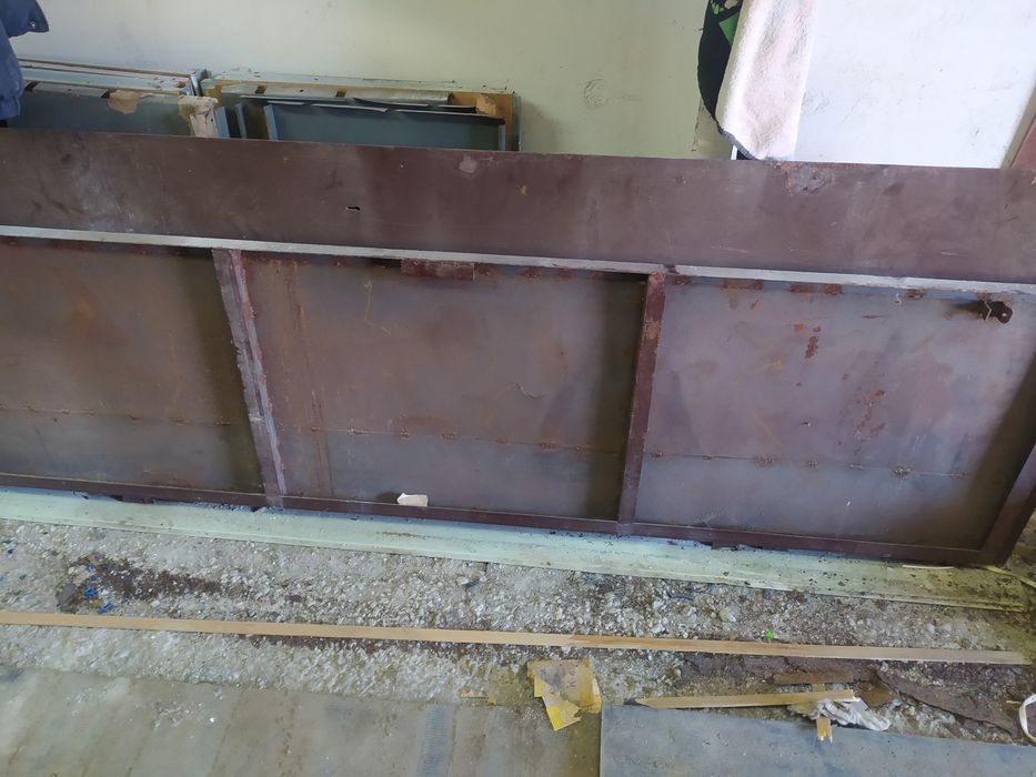 Продам двери металлические