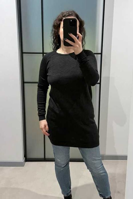 Wełniany antracytowy sweterek COS XS