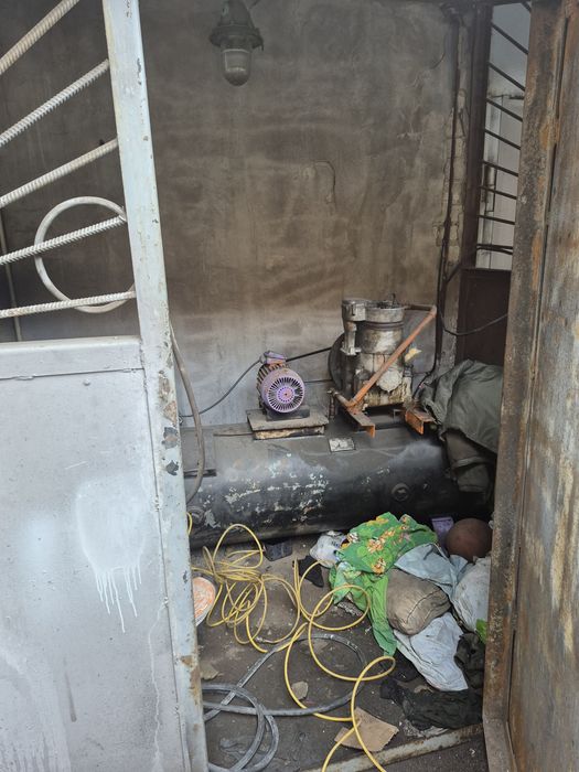 Продам сто с инструментом