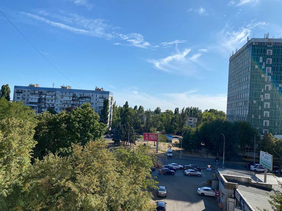 Эксклюзив. Черемушки. 3-х комнатная. Под ремонт. Средний этаж.