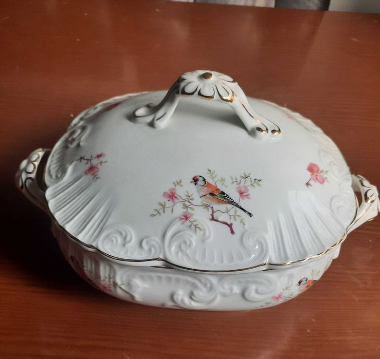 Serviço Vista Alegre de luxo muito antigo