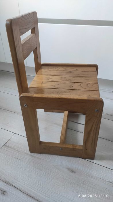 Дитячі дерев'яні стільці