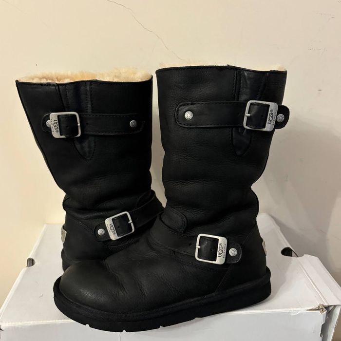 Жіночі зимові черевики UGG