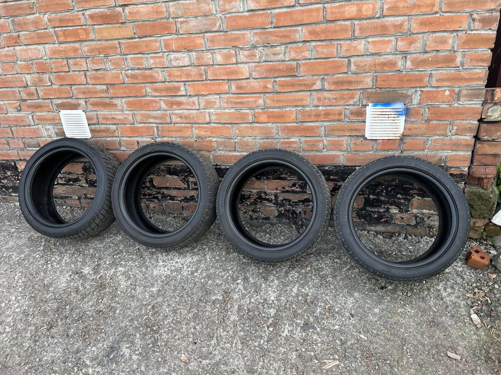 Продам резину DUNLOP 245/40/18