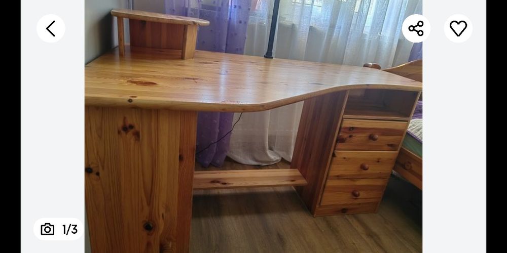 Biurko sosnowe stabilne nie zniszczone.