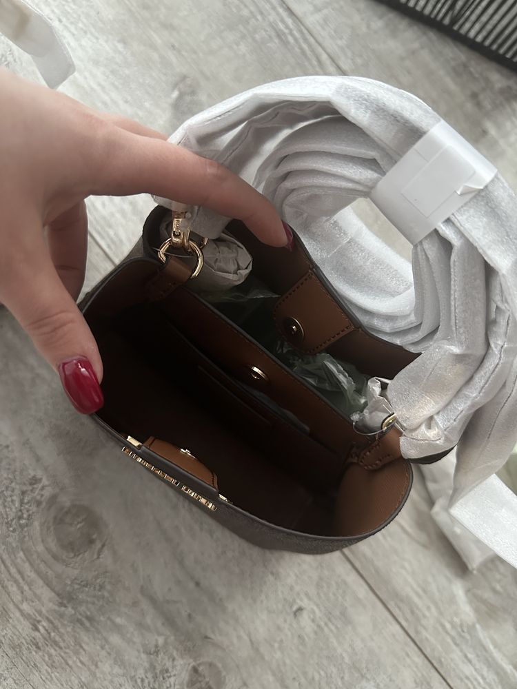 Michael Kors  Pratt small bucket shoulder brown monogram