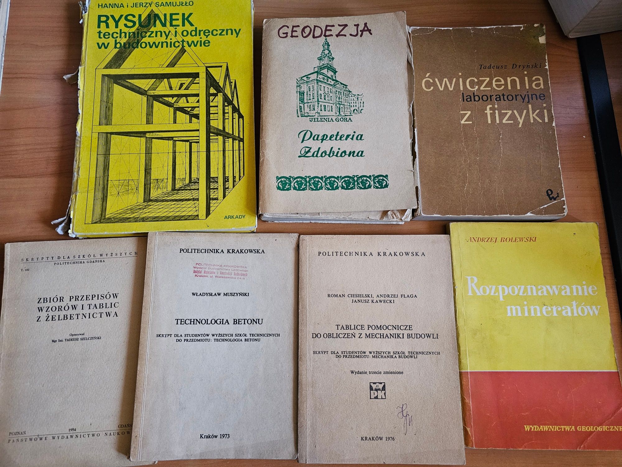 Rysunek techniczny Geodezja Rozpoznawanie minerałów Skrypty Politechn.