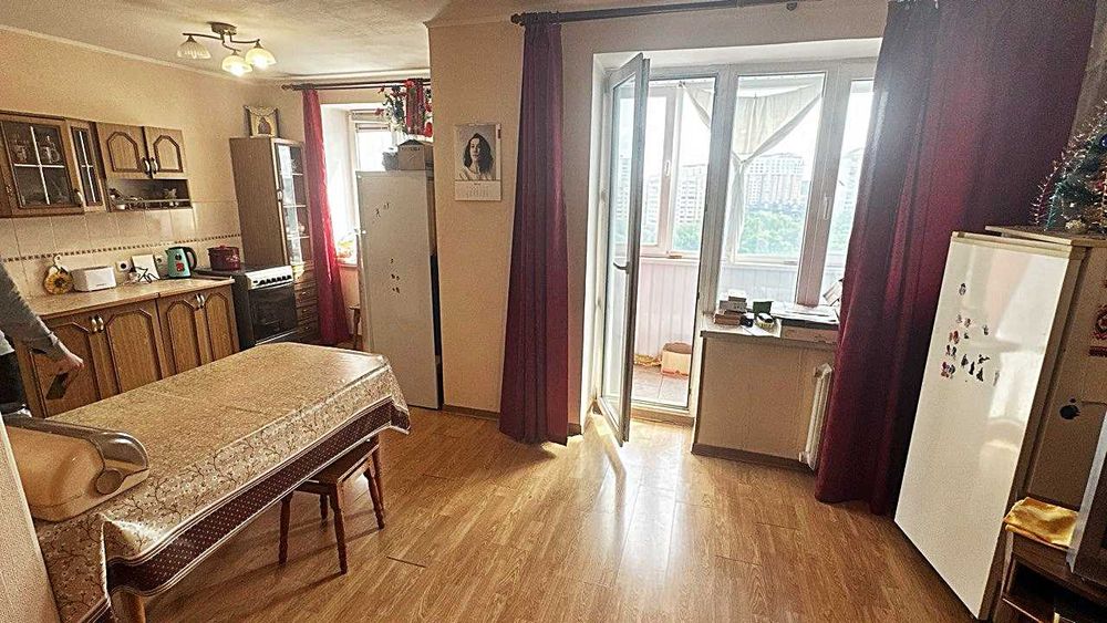 3-кімнатна квартира по проспекту В. Лобановського, 14