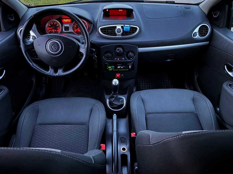 Piękne Renault Clio III lift / 2010r. / opony lato i zima/ Super stan!