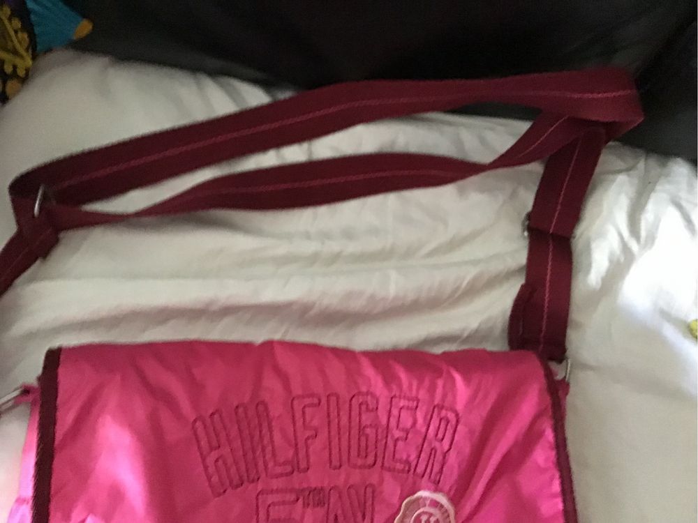 Mala de senhora  TOMMY HILFIGER original. Portes CTT incluidos .