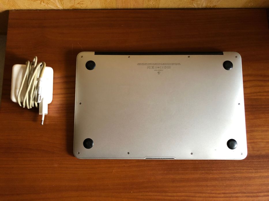 Ноутбук MacBook Air A1370 11" Mid 2011/ i5/ 2 Gb /64 гб SSD