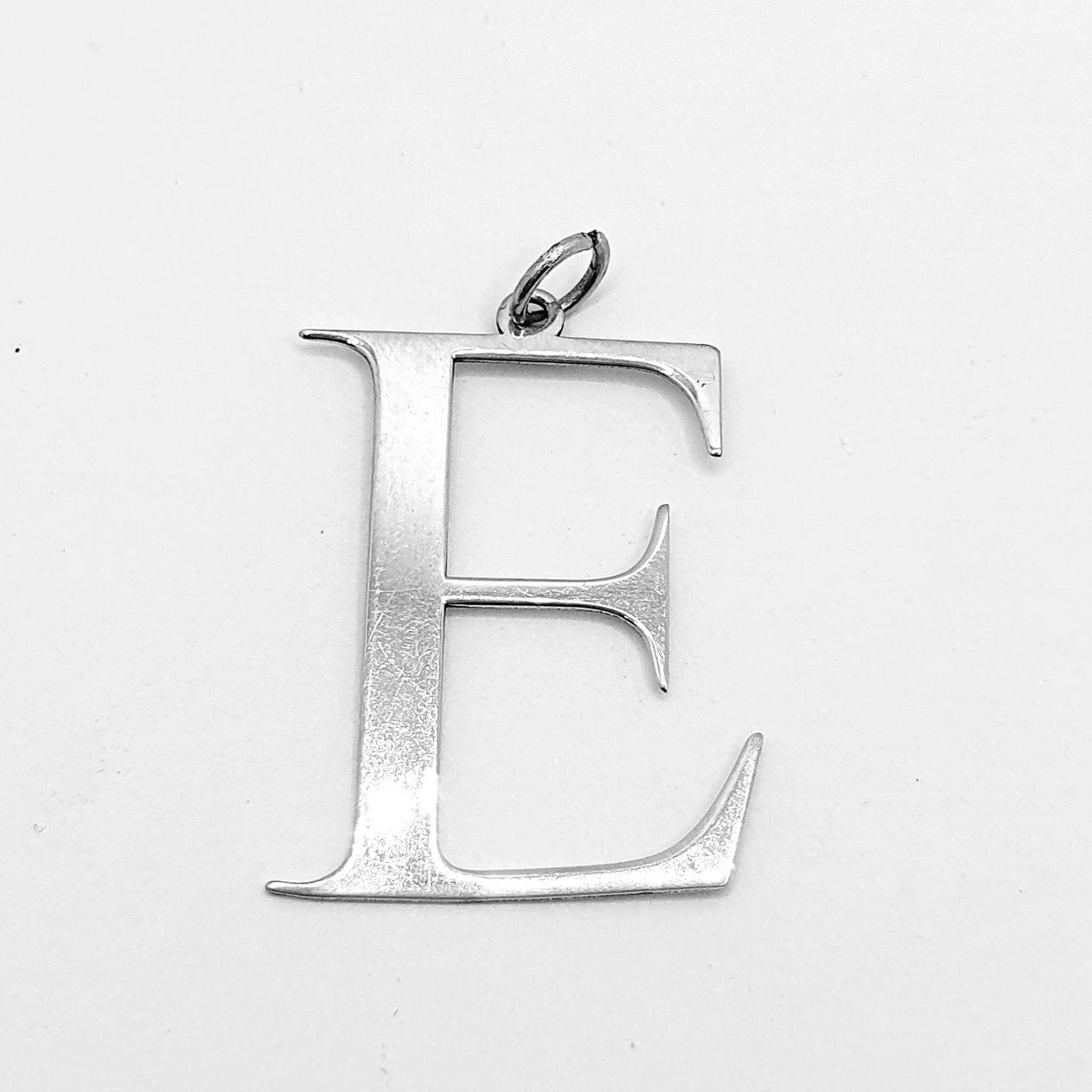 Wisiorek srebrny pr.925 duża litera E